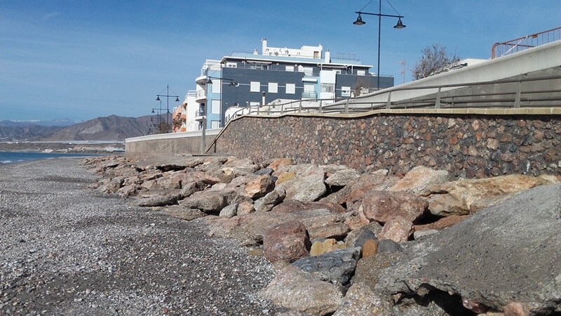 El Ayuntamiento de El Ejido muestra a los vecinos de Balerma las soluciones a su regresión costera