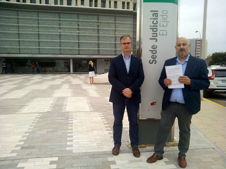 Un concejal del PSOE de El Ejido denuncia al Ayuntamiento por "revelar" sus datos personales vía WhatsApp