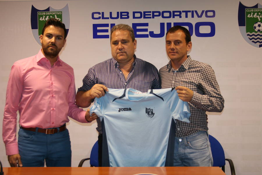 Javi Fernández y Alberto González apuestan por sus jugadores del CD El Ejido para certificar la clasificación