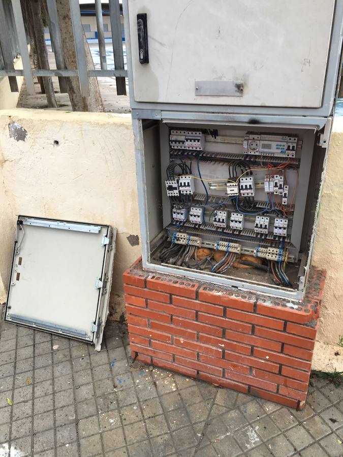 Así apareció esta semana un cuadro eléctrico en este núcleo ejidense. 