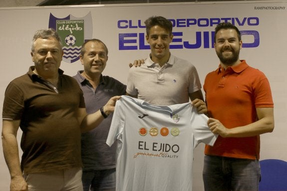 Emilio Cubo: «Aquí hay un grupo humano que no tiene techo»