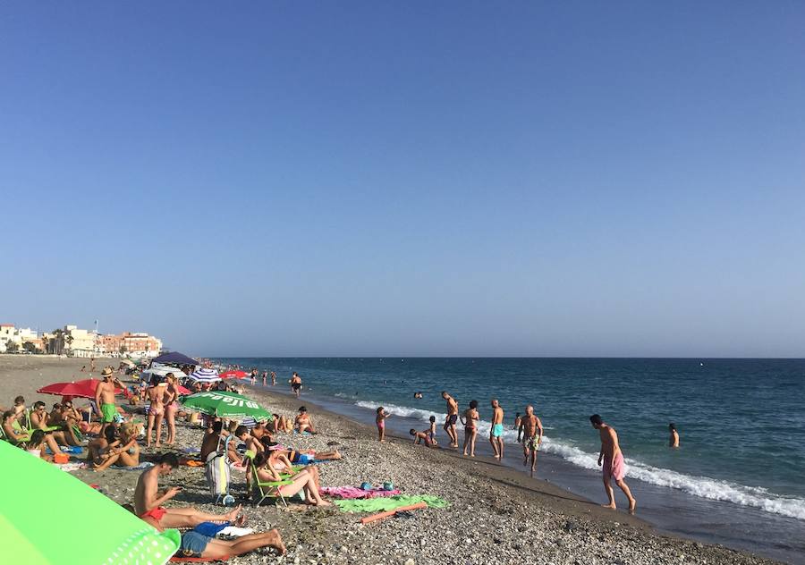 La ocupación hotelera en la costa alcanza en julio el 95% y aumenta un 10% en el centro