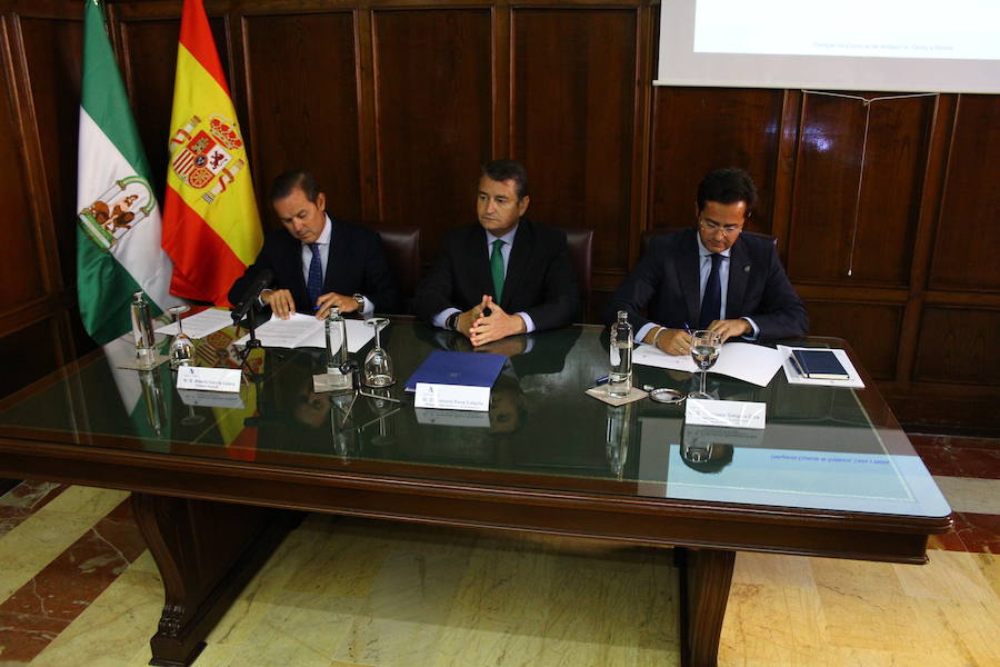 El Ejido firma un convenio con la AEAT para mejorar la atención al ciudadano