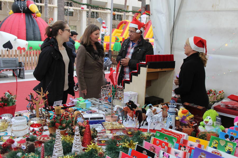 La Plaza Mayor alberga hasta el Día de Navidad una feria artesana