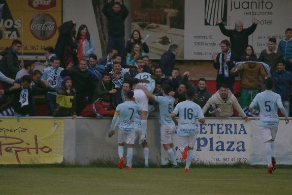 El pulso entre CD El Ejido y AD Mérida, con la permanencia en juego, 'Medio día del Club'