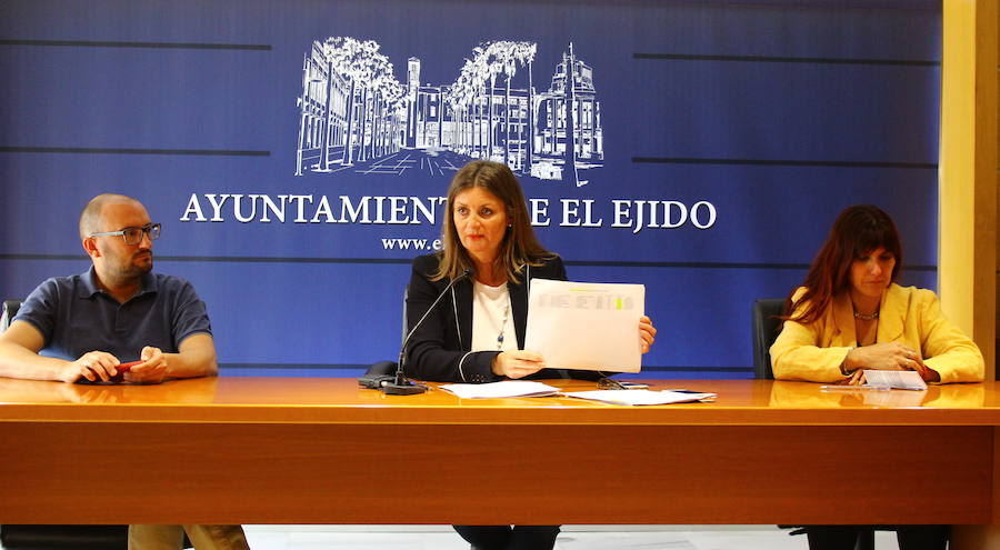 Barranco achaca la pérdida de las banderas azules a la «falta de diligencia de la Junta»