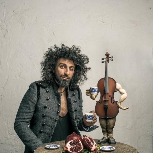 El violinista libanés, Ara Malikian, vuelve al Auditorio de El Ejido para divertir al público del Festival. 