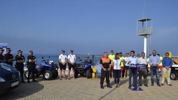 El alcalde, junto a los ediles de Turismo y Obras Públicas, presidente de la Junta Local de Almerimar y director de Protección Ciudadana. 