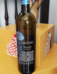 Imagen secundaria 2 - (Arriba) Los premiados. (Abajo) Custodio Zamarra, presidente del jurado y Antonio López de Fontedei 