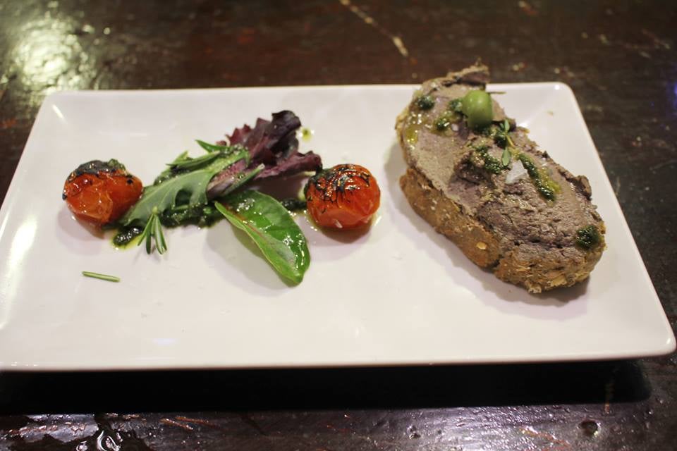 Paté de perdiz. Restaurante de Los Olivos de Granada. Jesse Owens, 19. 