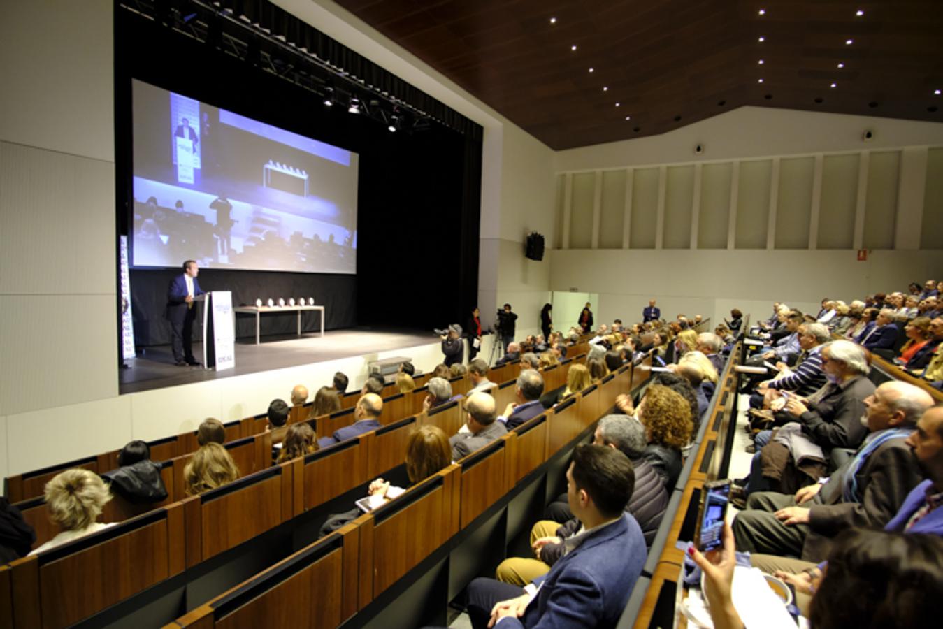 El Centro de Formación Profesional La Inmaculada acoge la entrega de los premios a seis restauradores y establecimientos de la provincia de Granada