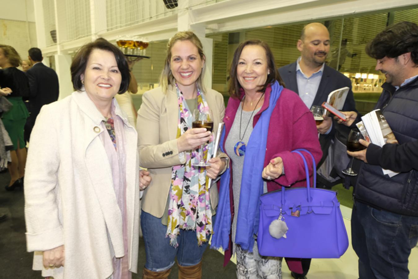 El Centro de Formación Profesional La Inmaculada acoge la entrega de los premios a seis restauradores y establecimientos de la provincia de Granada