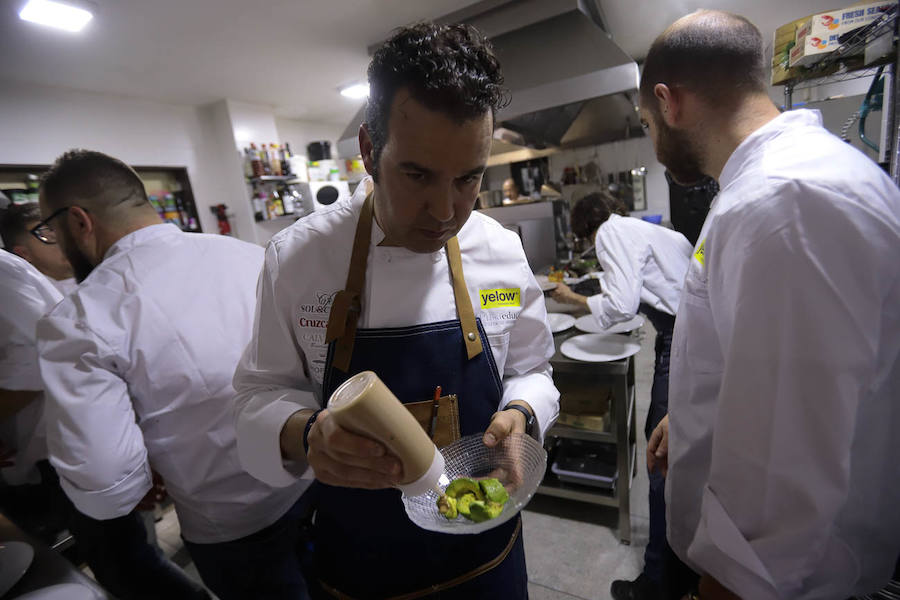 Por segundo año consecutivo el chef del Hotel Miba, José de la Blanca, reunió a casi una veintena de cocineros para conmemorar unas jornadas en honor al cocinero Emilio Cervilla. Una noche para el recuerdo, llena de connotaciones emotivas, pero sobre todo cargada de compañerismo gastronómico.