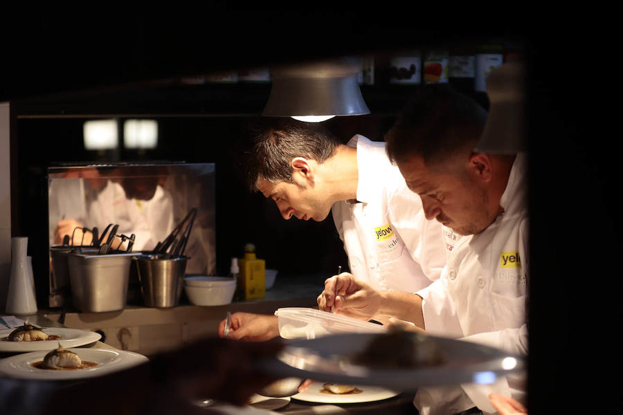 Por segundo año consecutivo el chef del Hotel Miba, José de la Blanca, reunió a casi una veintena de cocineros para conmemorar unas jornadas en honor al cocinero Emilio Cervilla. Una noche para el recuerdo, llena de connotaciones emotivas, pero sobre todo cargada de compañerismo gastronómico.