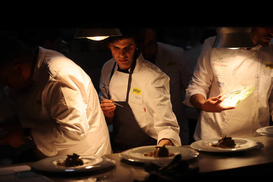 Por segundo año consecutivo el chef del Hotel Miba, José de la Blanca, reunió a casi una veintena de cocineros para conmemorar unas jornadas en honor al cocinero Emilio Cervilla. Una noche para el recuerdo, llena de connotaciones emotivas, pero sobre todo cargada de compañerismo gastronómico.