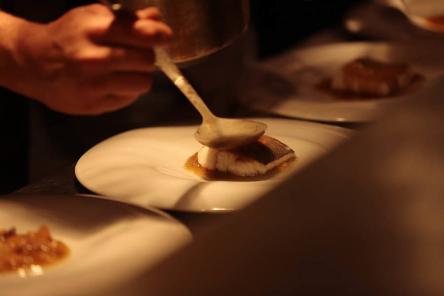 Por segundo año consecutivo el chef del Hotel Miba, José de la Blanca, reunió a casi una veintena de cocineros para conmemorar unas jornadas en honor al cocinero Emilio Cervilla. Una noche para el recuerdo, llena de connotaciones emotivas, pero sobre todo cargada de compañerismo gastronómico.