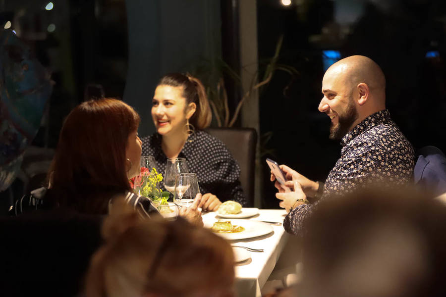 Por segundo año consecutivo el chef del Hotel Miba, José de la Blanca, reunió a casi una veintena de cocineros para conmemorar unas jornadas en honor al cocinero Emilio Cervilla. Una noche para el recuerdo, llena de connotaciones emotivas, pero sobre todo cargada de compañerismo gastronómico.