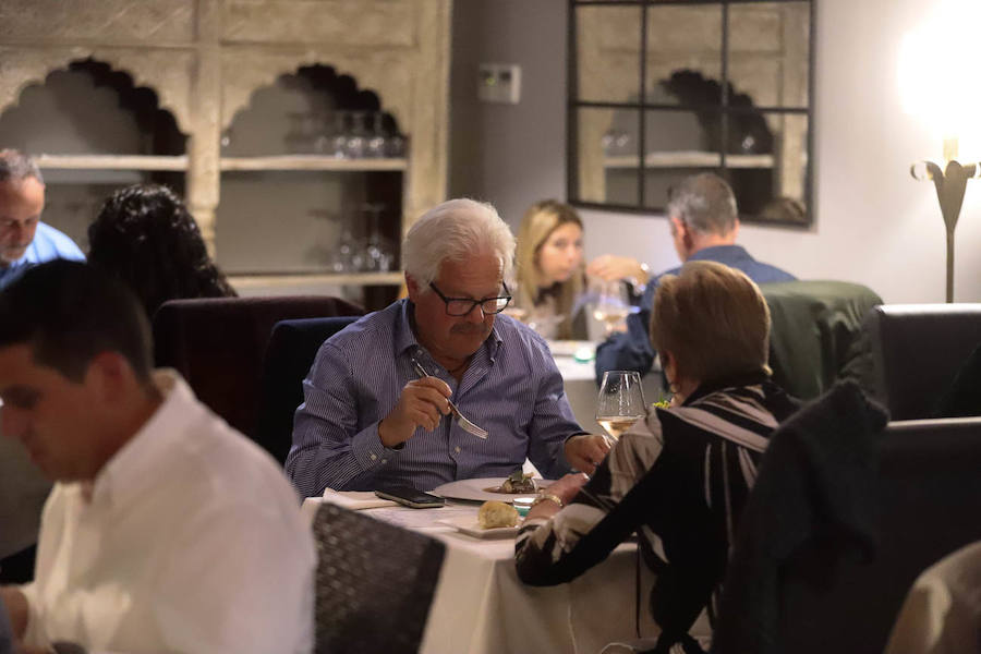 Por segundo año consecutivo el chef del Hotel Miba, José de la Blanca, reunió a casi una veintena de cocineros para conmemorar unas jornadas en honor al cocinero Emilio Cervilla. Una noche para el recuerdo, llena de connotaciones emotivas, pero sobre todo cargada de compañerismo gastronómico.