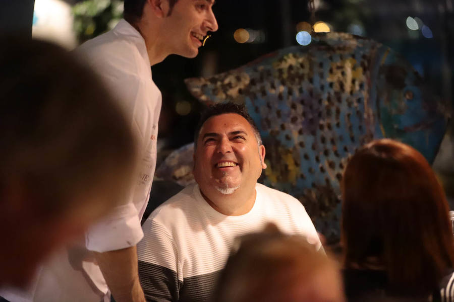 Por segundo año consecutivo el chef del Hotel Miba, José de la Blanca, reunió a casi una veintena de cocineros para conmemorar unas jornadas en honor al cocinero Emilio Cervilla. Una noche para el recuerdo, llena de connotaciones emotivas, pero sobre todo cargada de compañerismo gastronómico.