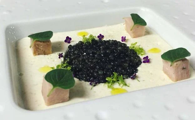 Yogurt de Riofrío, un plato con caviar,y esturión 