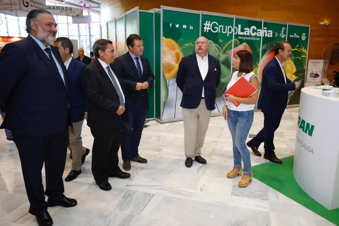 Las autoridades visitan en Granada Gourmet