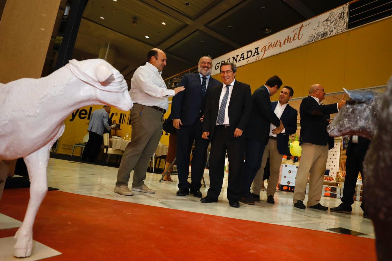 Las autoridades visitan en Granada Gourmet