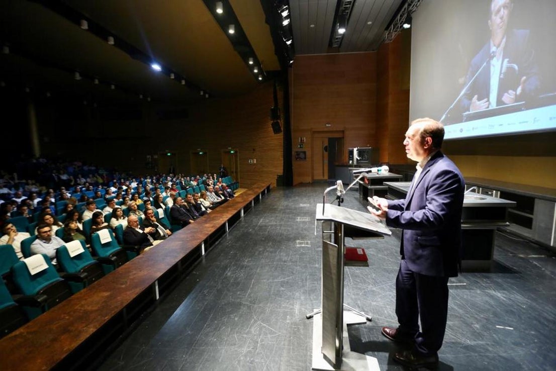 El diputado de Agricultura de la Diputación de Jaén, Pedro Bruno, el director general de IDEAL, Diego Vargas, el presidente de la Diputación de Granada, José Entrena, y el delegado del Gobierno andaluz en Granada, Pablo García, han inaugurado el acto
