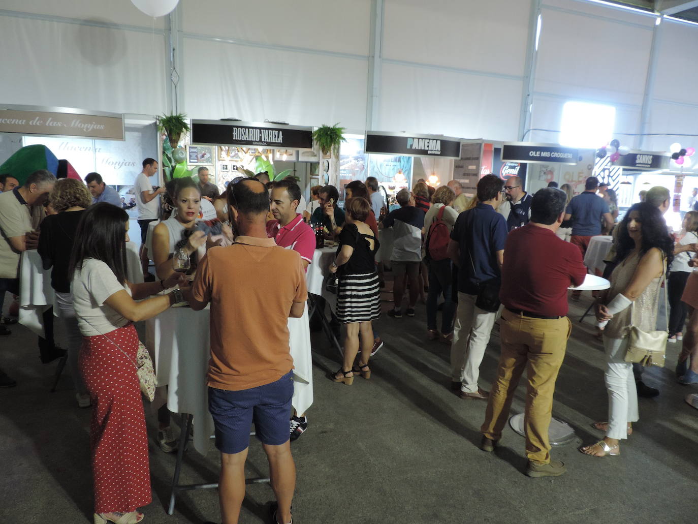 Magnífico ambiente en la zona dedicada a estos locales en el Palacio de Congresos