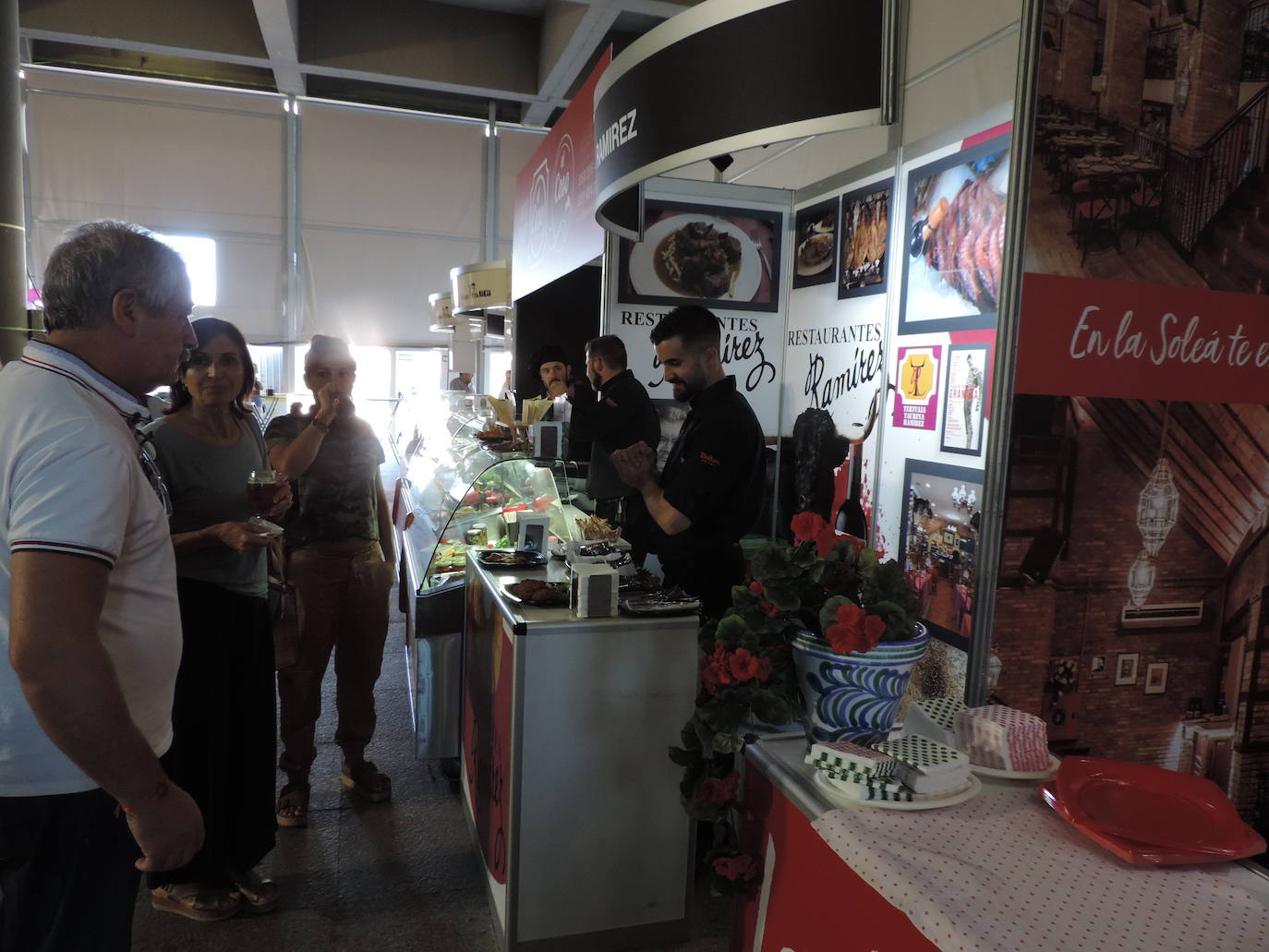 Magnífico ambiente en la zona dedicada a estos locales en el Palacio de Congresos