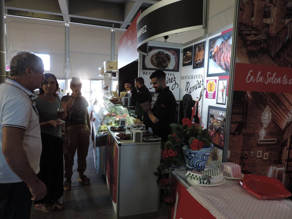 Magnífico ambiente en la zona dedicada a estos locales en el Palacio de Congresos