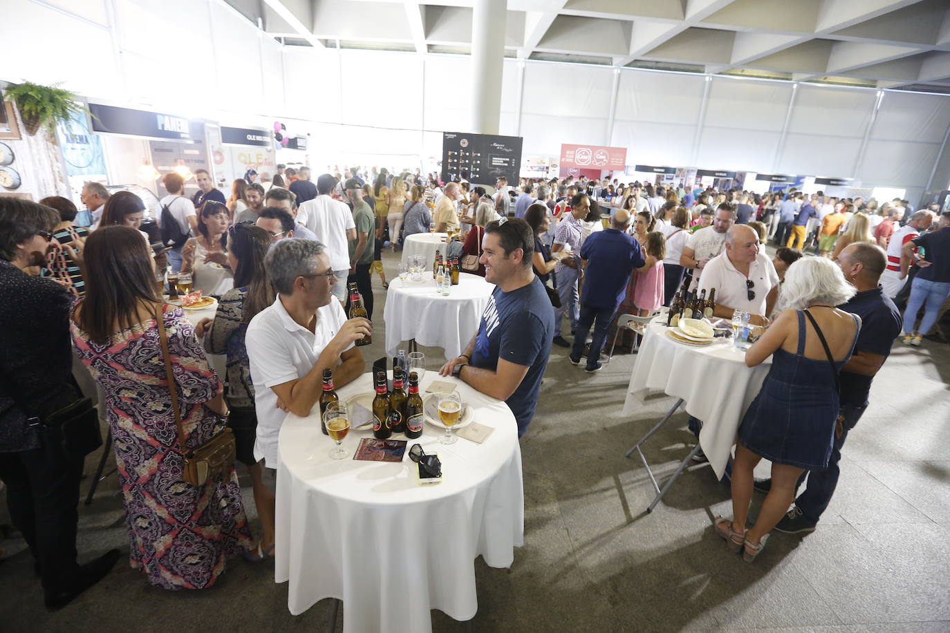 Magnífico ambiente en la zona dedicada a estos locales en el Palacio de Congresos