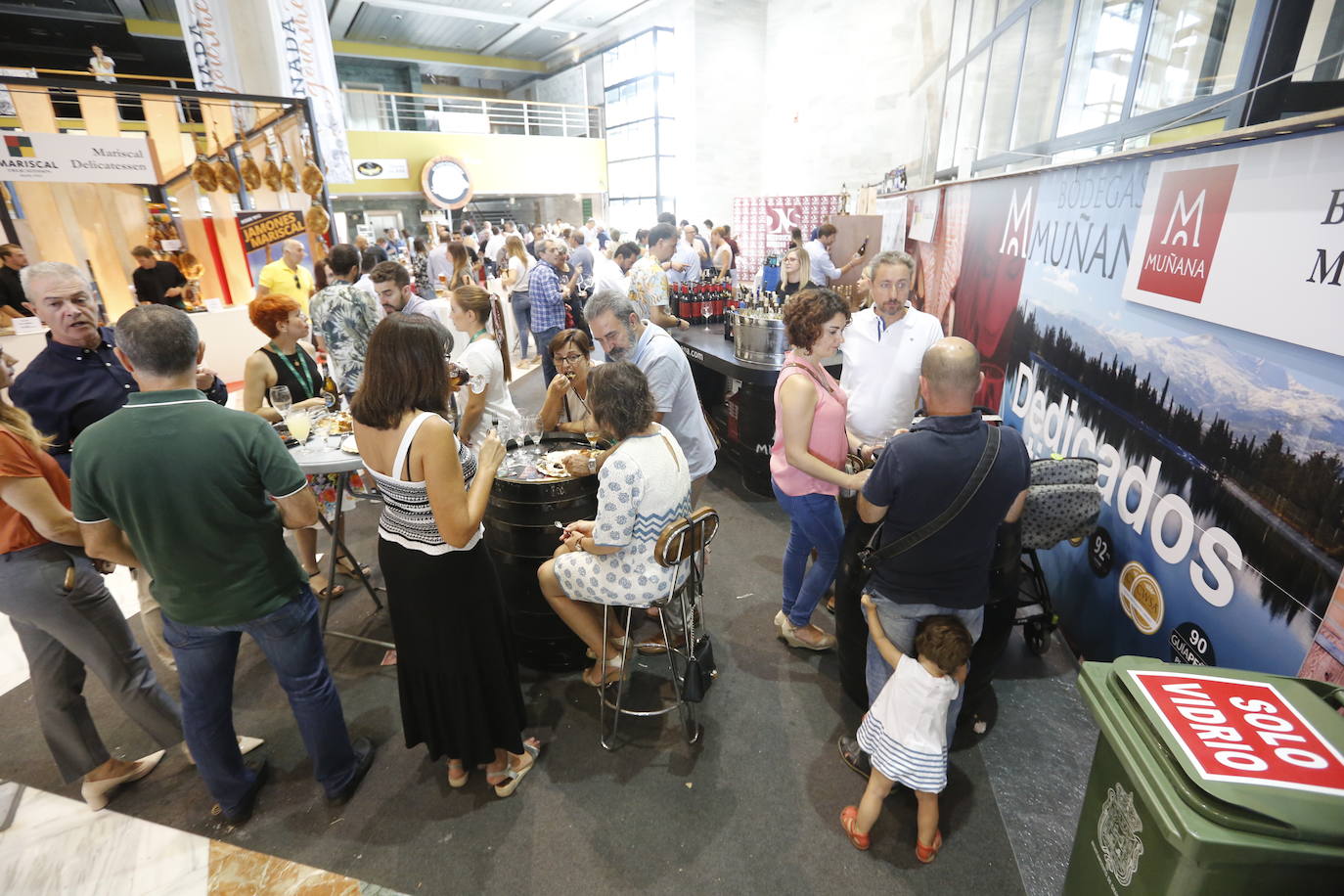 Magnífico ambiente en la zona dedicada a estos locales en el Palacio de Congresos