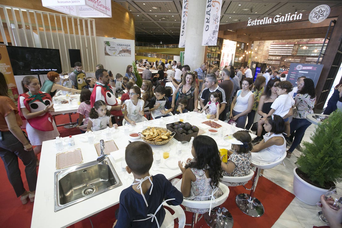 Los más pequeños aprenden a desayunar en los talleres del Gourmet