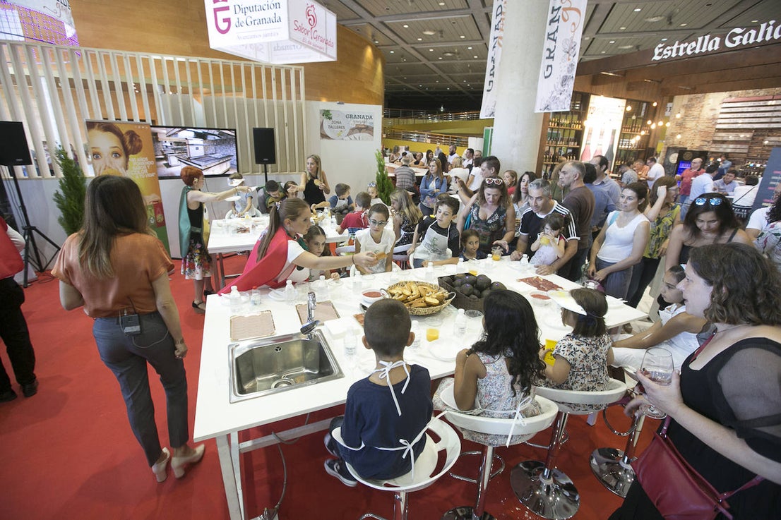 Los más pequeños aprenden a desayunar en los talleres del Gourmet