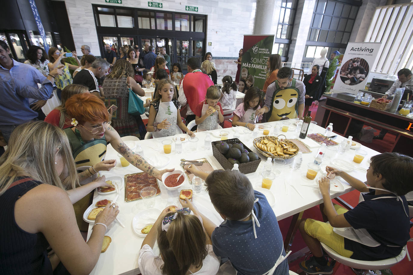 Los más pequeños aprenden a desayunar en los talleres del Gourmet