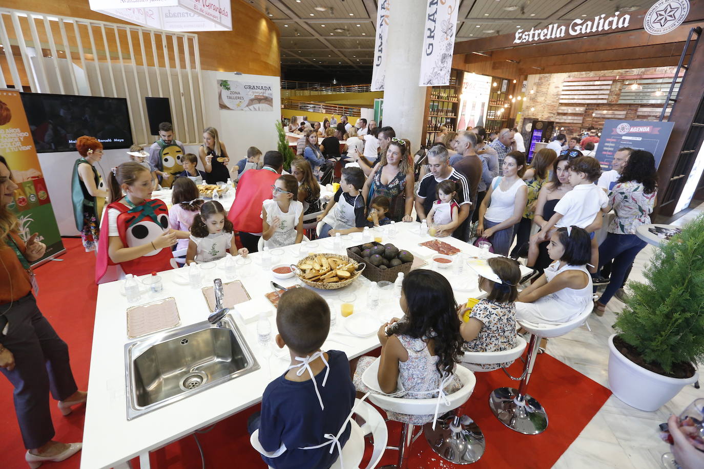 Los más pequeños aprenden a desayunar en los talleres del Gourmet