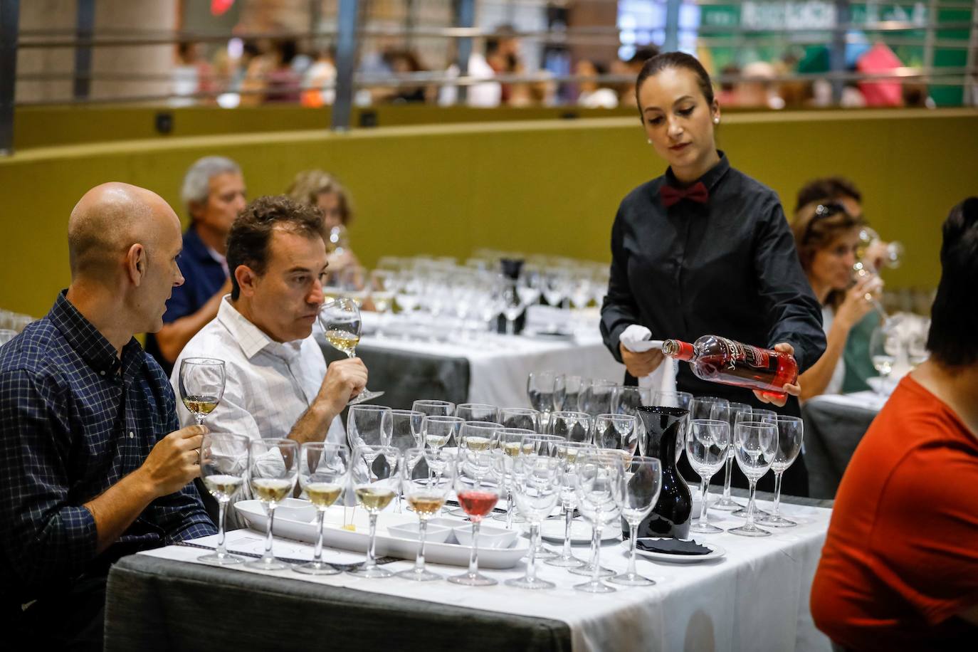 Juan Muñoz, uno de los mejores sumilleres de España, dirigió una cata llena de aromas, colores y sabores