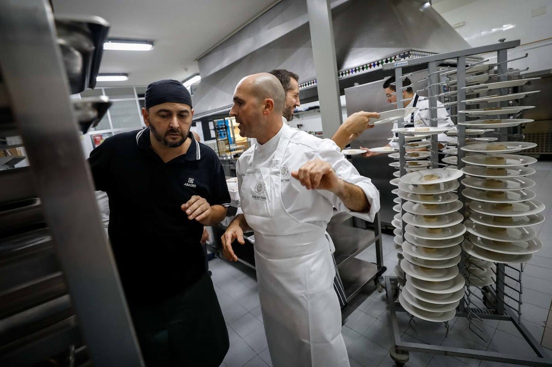 Carme Ruscalleda recibe el premio de Granada Gourmet, un congreso que se ha rendido a su cercanía y sencillez