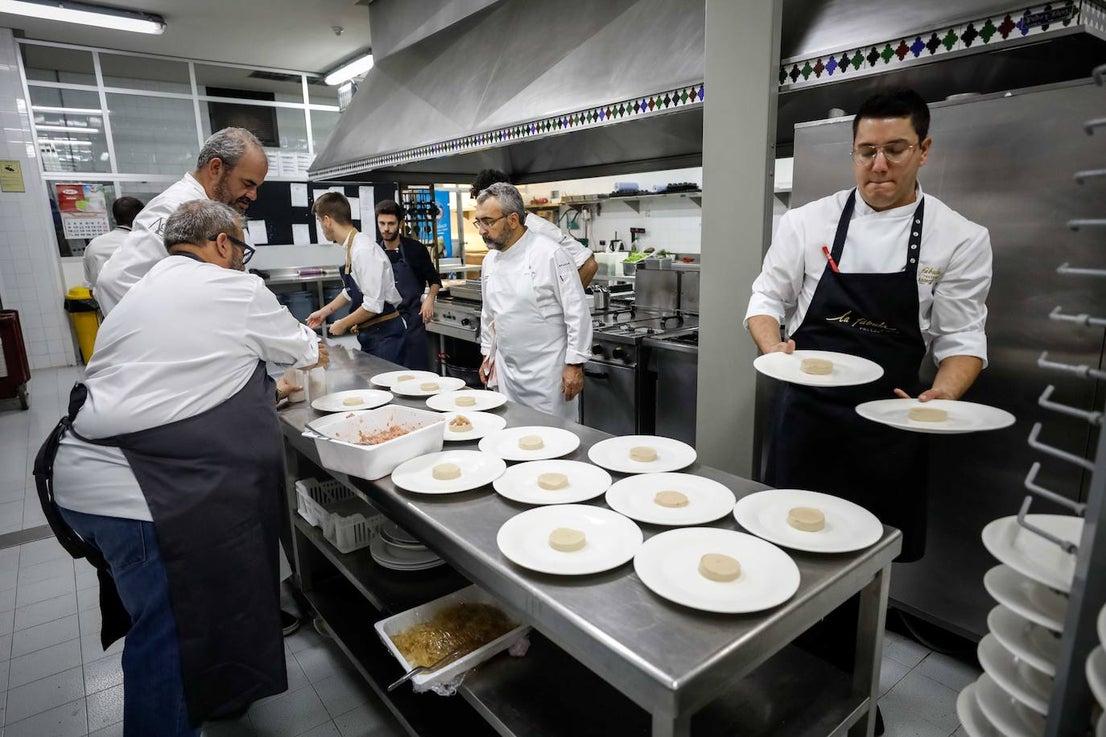 Carme Ruscalleda recibe el premio de Granada Gourmet, un congreso que se ha rendido a su cercanía y sencillez
