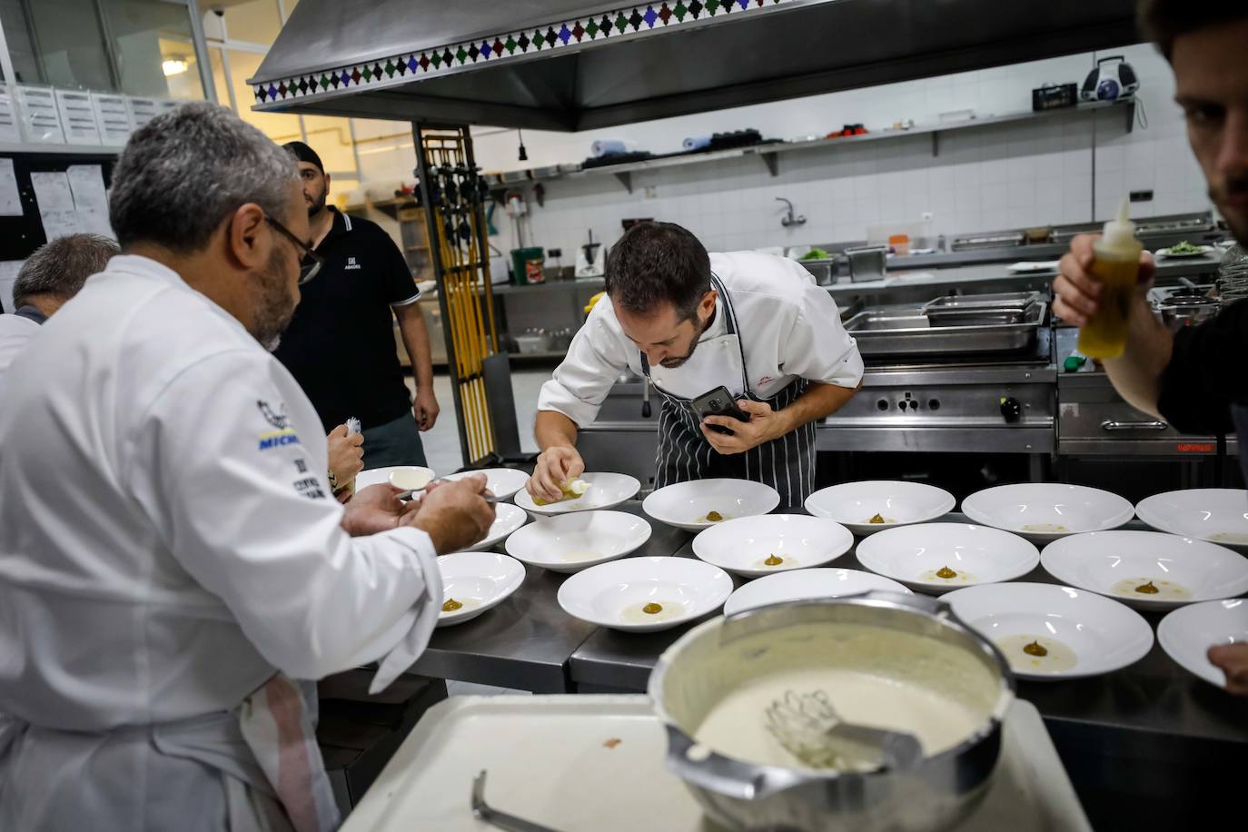 Carme Ruscalleda recibe el premio de Granada Gourmet, un congreso que se ha rendido a su cercanía y sencillez