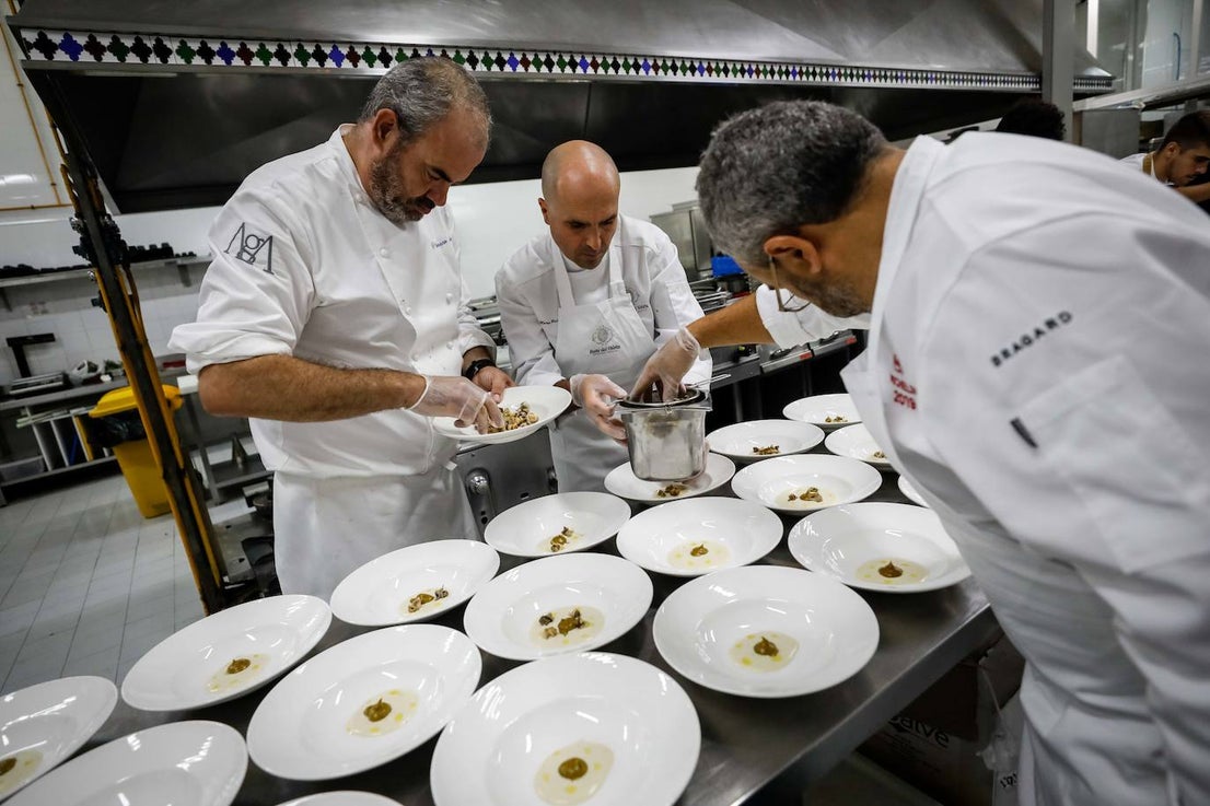 Carme Ruscalleda recibe el premio de Granada Gourmet, un congreso que se ha rendido a su cercanía y sencillez