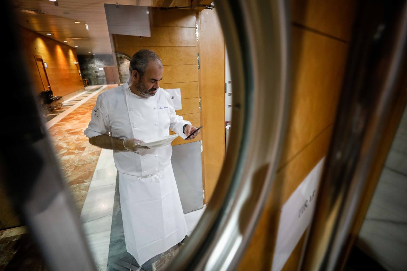 Carme Ruscalleda recibe el premio de Granada Gourmet, un congreso que se ha rendido a su cercanía y sencillez