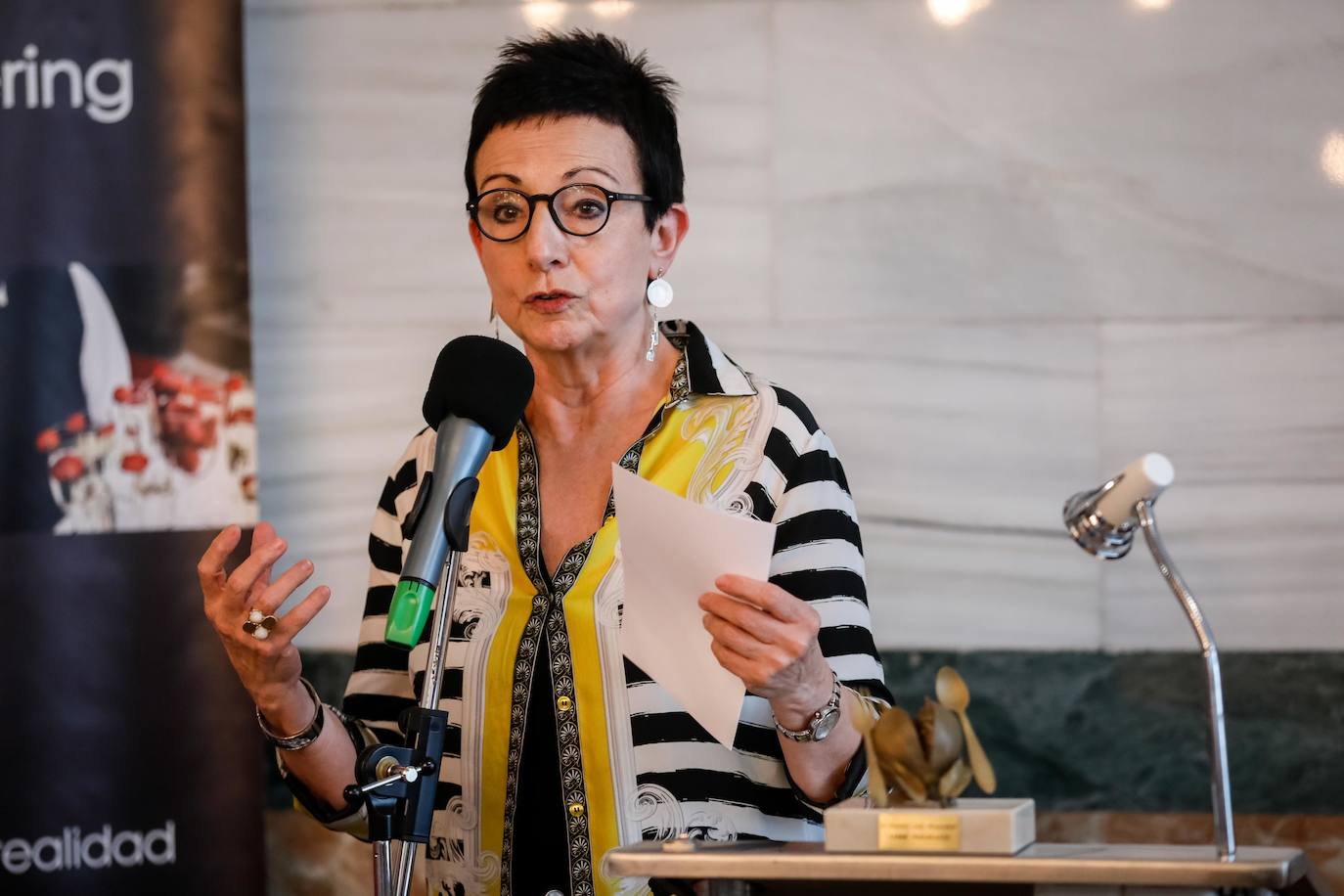 Carme Ruscalleda recibe el premio de Granada Gourmet, un congreso que se ha rendido a su cercanía y sencillez
