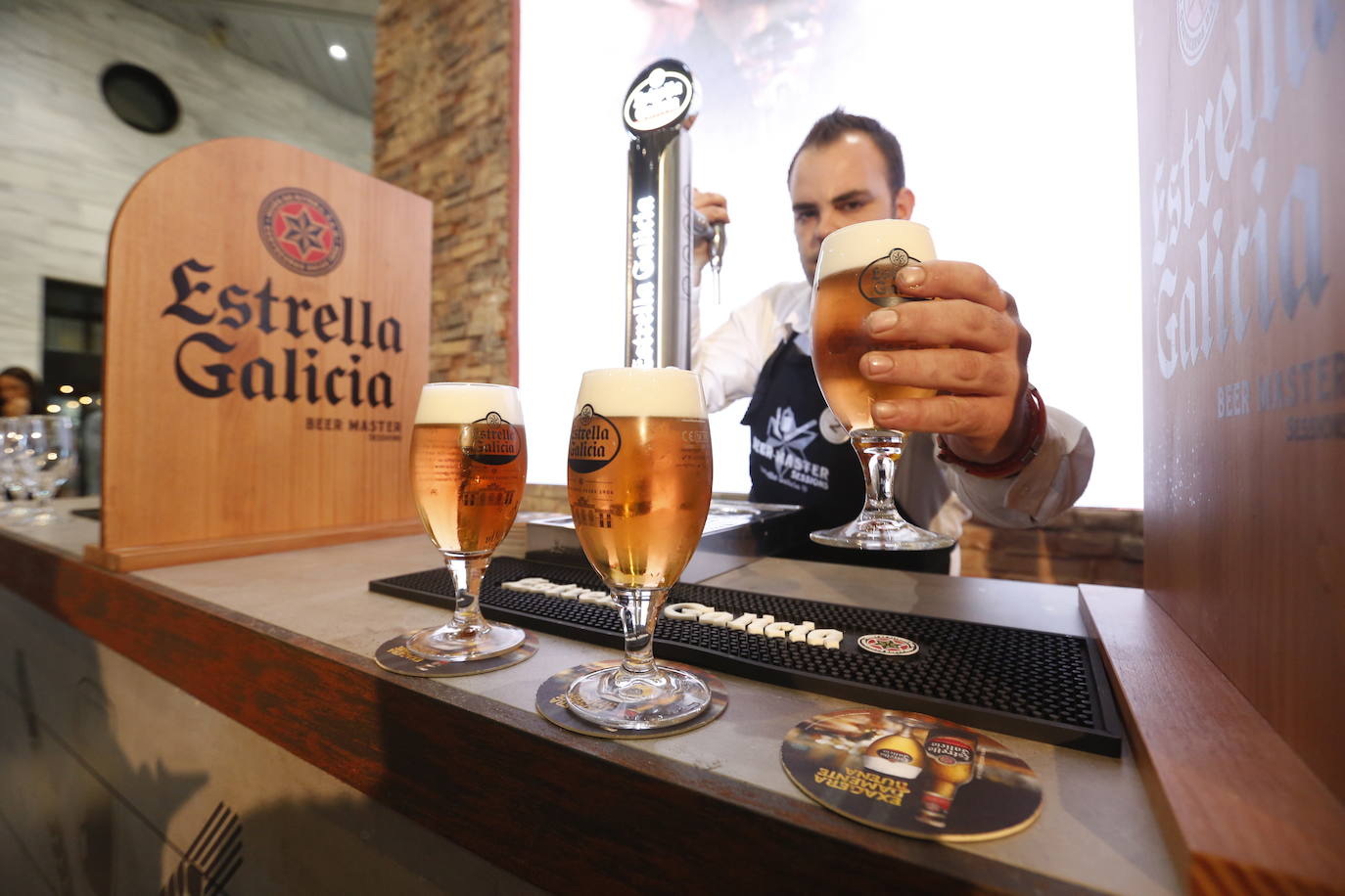 Concurso para premiar al mejor tirador de cerveza 