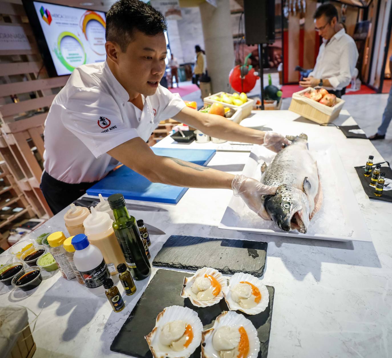 Un experto en cocina japonesa desvela los secretos del ronqueo del salmón