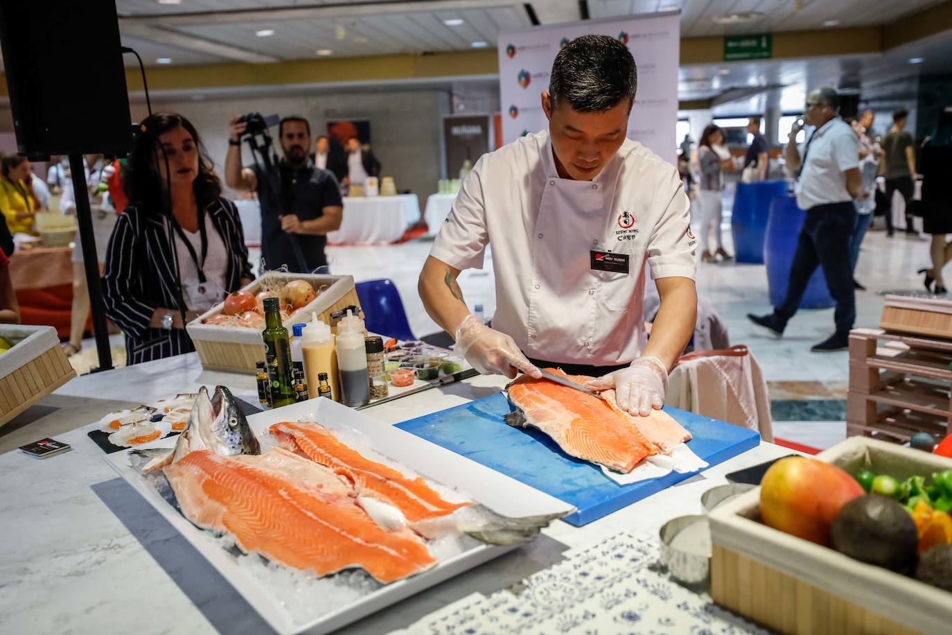 Un experto en cocina japonesa desvela los secretos del ronqueo del salmón