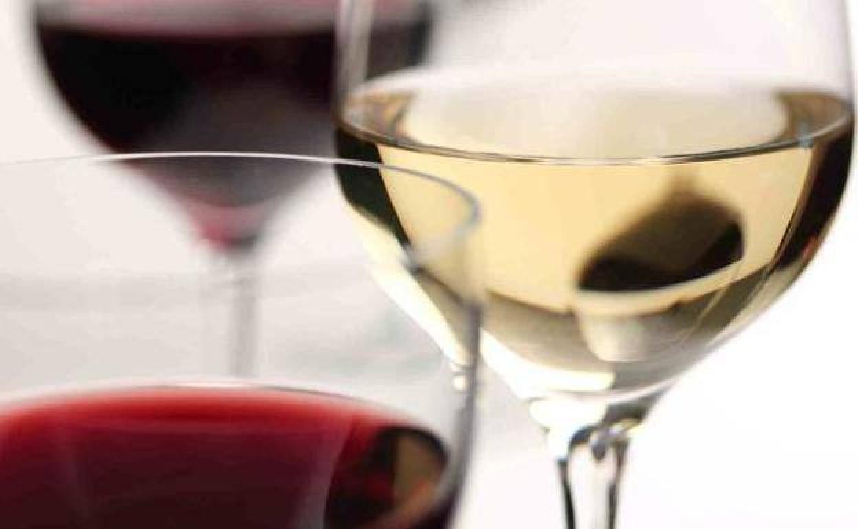 Dos vinos blancos y diez tintos para no fallar en tu cena de Nochevieja