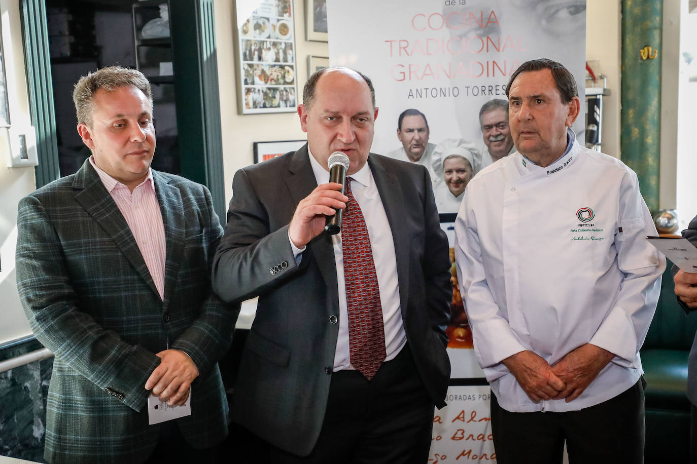 José Enrique Medina, Pepe Torres (centro) y Paco Bracero en la presentación.