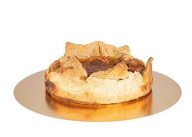 Imagen secundaria 1 - (Arriba) Pastela moruna. (Abajo Izq.) La torta de cebolla y el hojaldre cordobés 