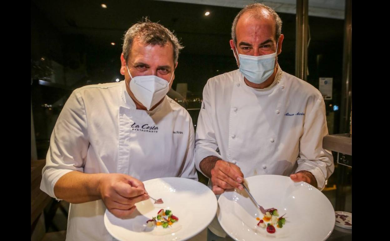Álvaro Arriaga acogió al chef del restaurante La Costa de El Ejido, José Álvarez,